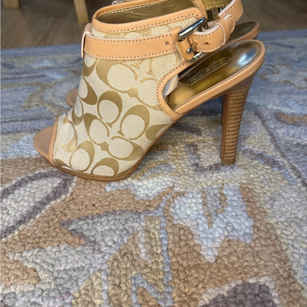 Coach Women’s Heels Size 8.5 (Fit Like 7) Beige Signature Canvas Peep Toe - Picture 3 of 9